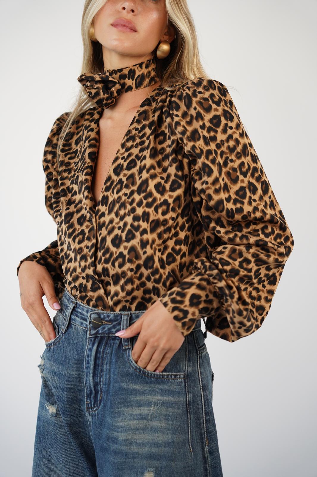 חולצת לואי מנומר חום – תמונה 6