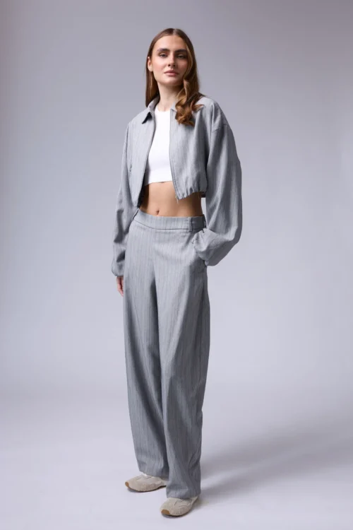 חליפת בייסי אפורה