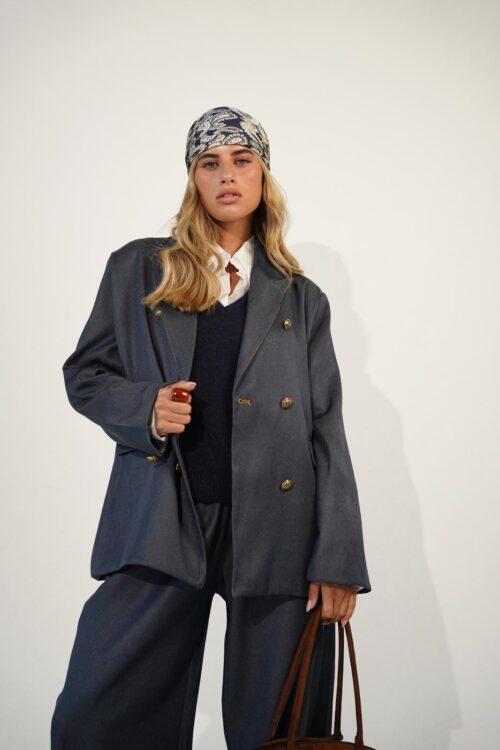 חליפת אלכסנדרה גינס מעושן