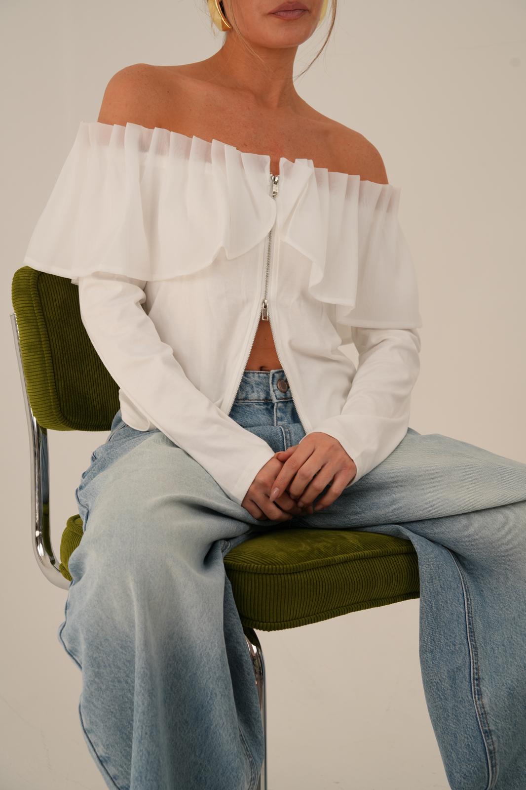 חולצת לירי לבנה – תמונה 4