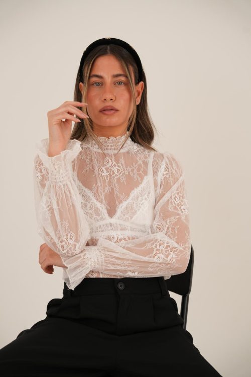 חולצת ניקי תחרה לבנה