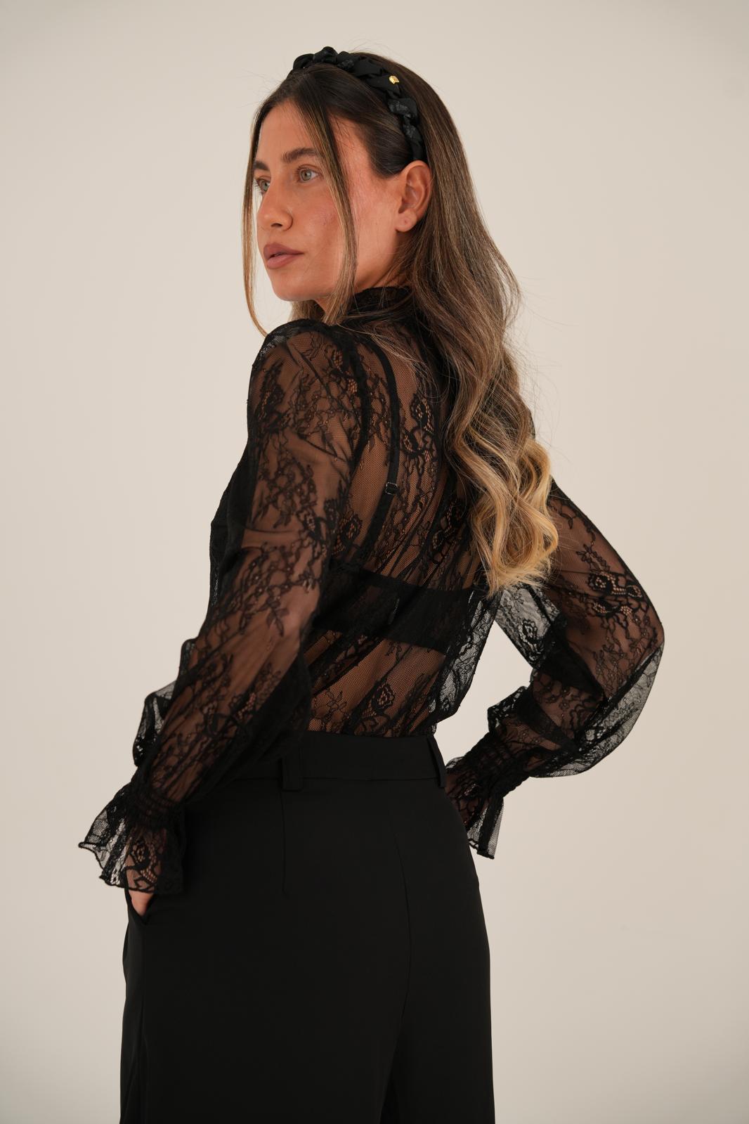 חולצת ניקי תחרה שחורה – תמונה 2