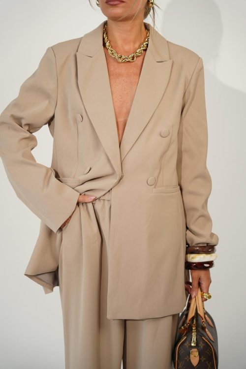 חליפת קיילי קאמל