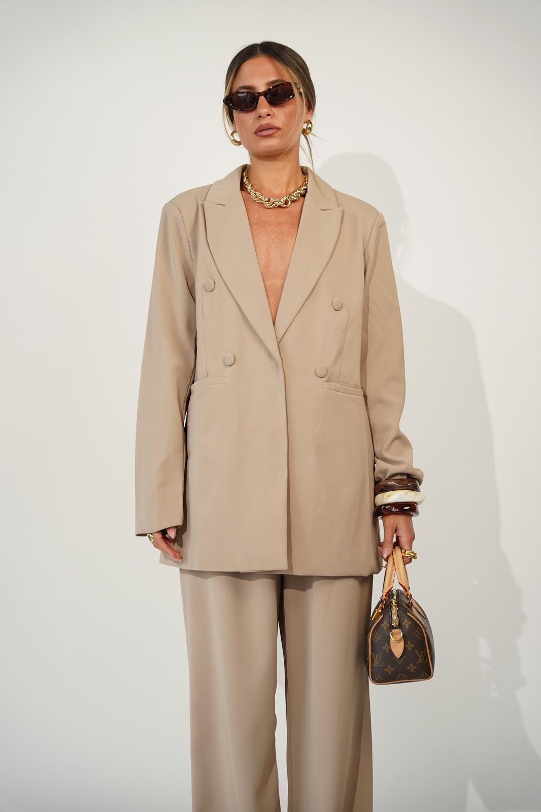 חליפת קיילי קאמל – תמונה 6