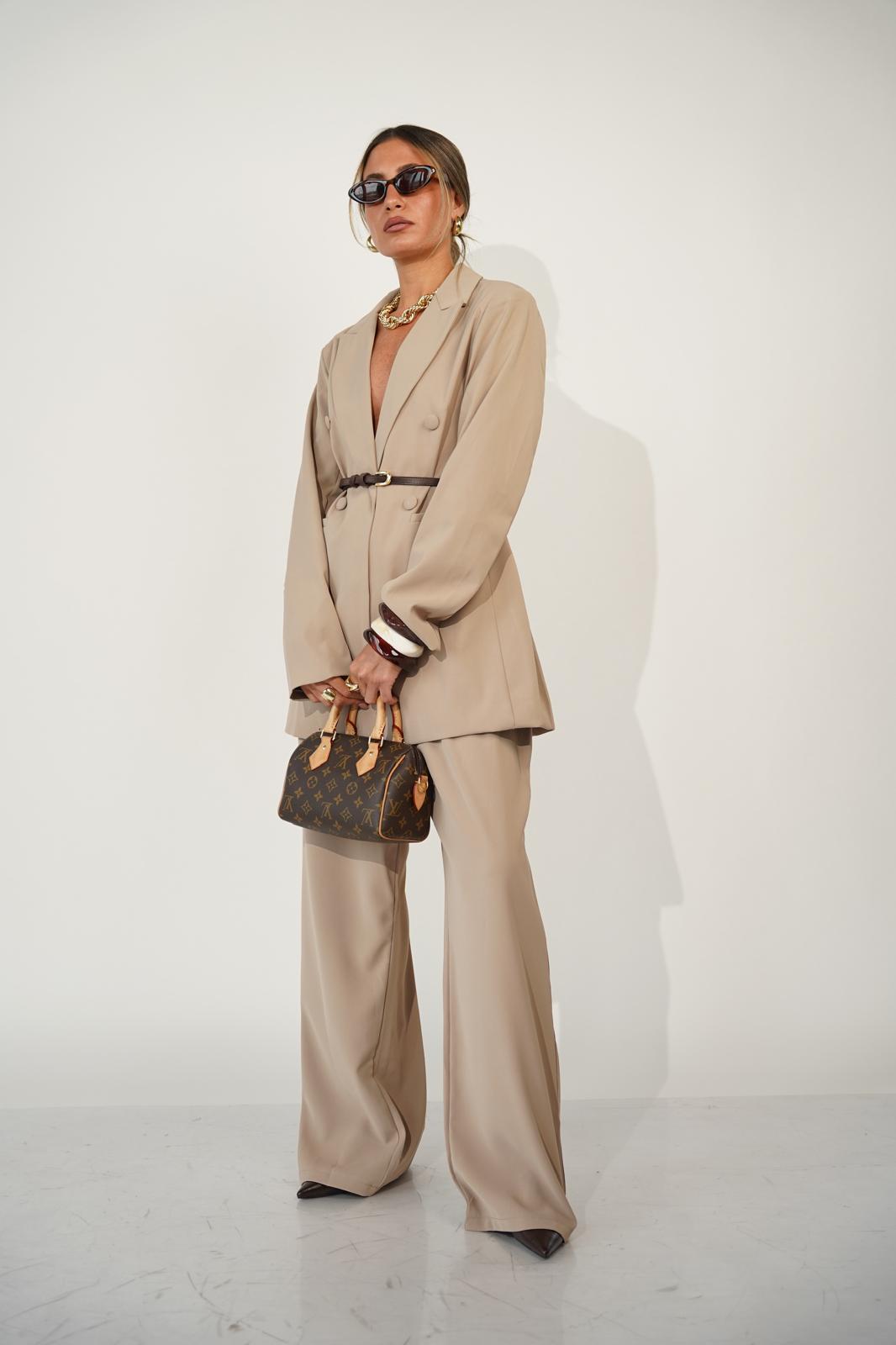 חליפת קיילי קאמל – תמונה 4