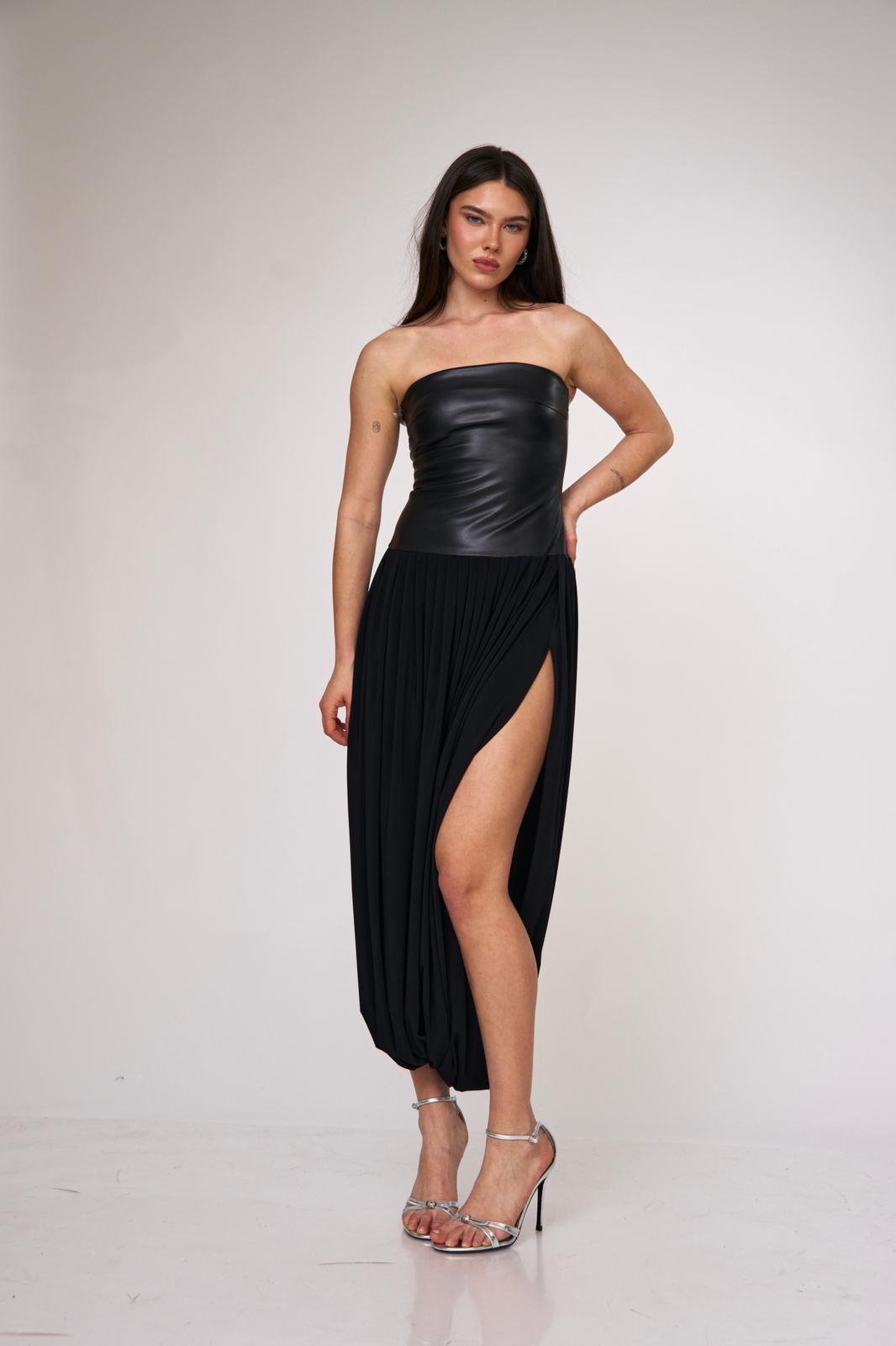 שמלת מייבל שחורה – תמונה 3