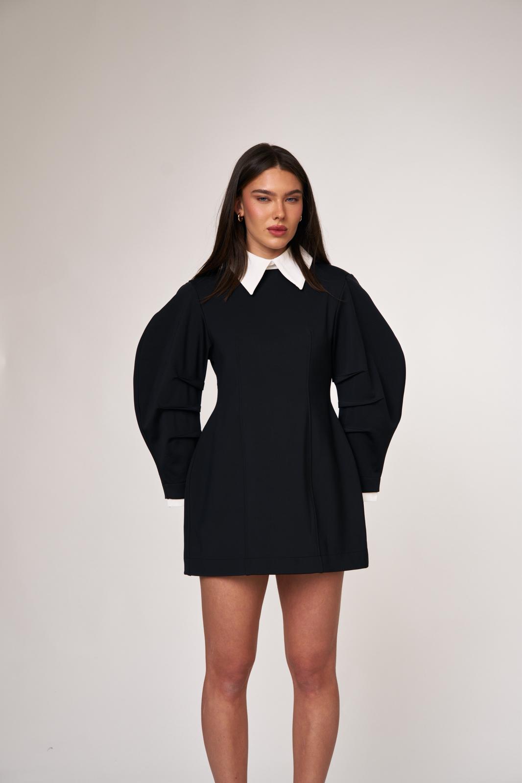 שמלת מייגן צווארון שחורה