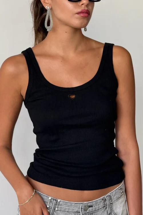 גופיית אלבי שחורה